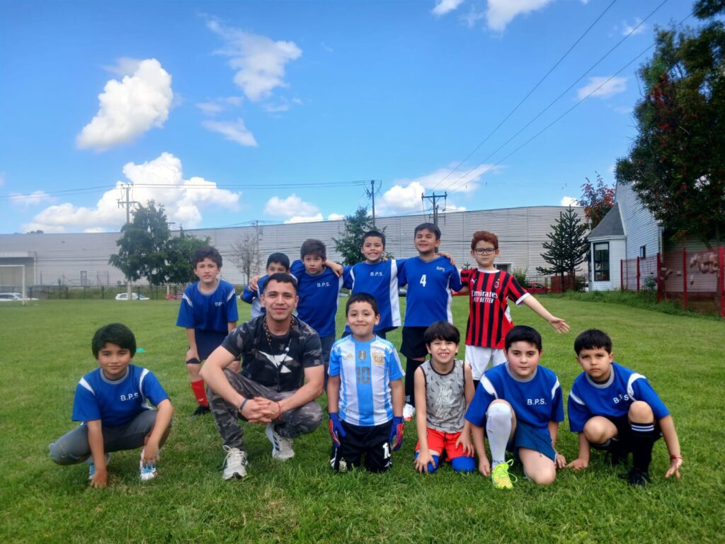 Blas Pascal School formando pequeños futbolistas